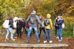 Erste Station: Auf der Wippe das Gleichgewicht finden.